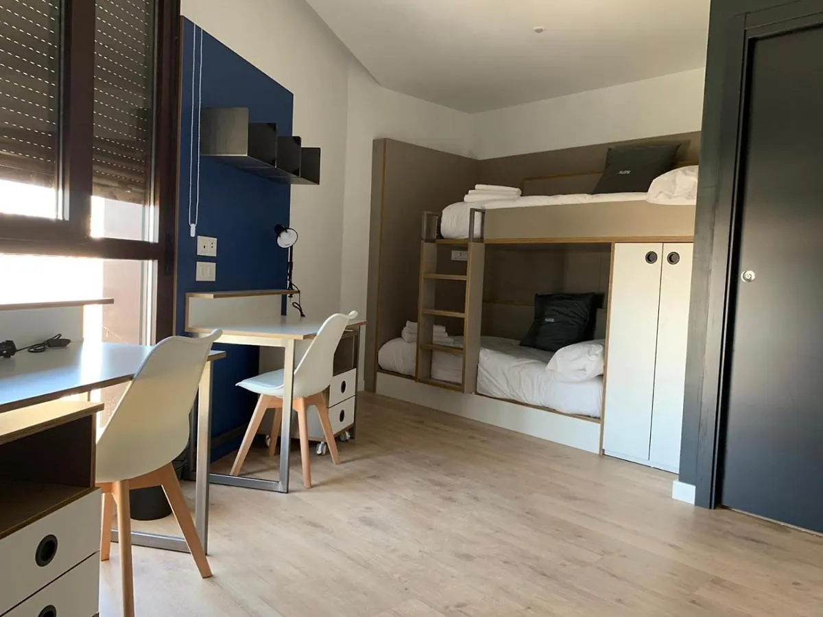 Residencia De Estudiantes Xior Malaga Teatinos Solo Estudiantes Apartment